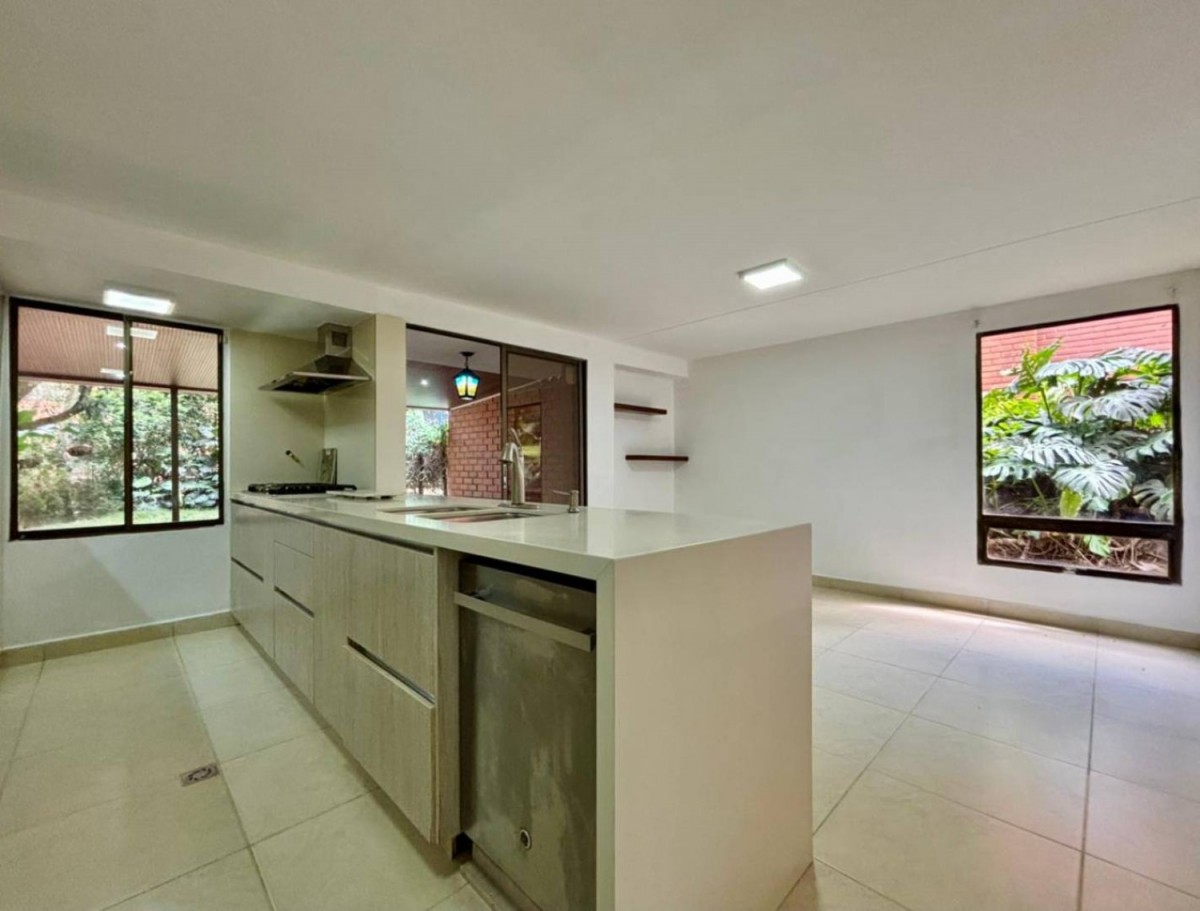 Casa en arriendo en El Poblado, Medellín · foto 10 de 24