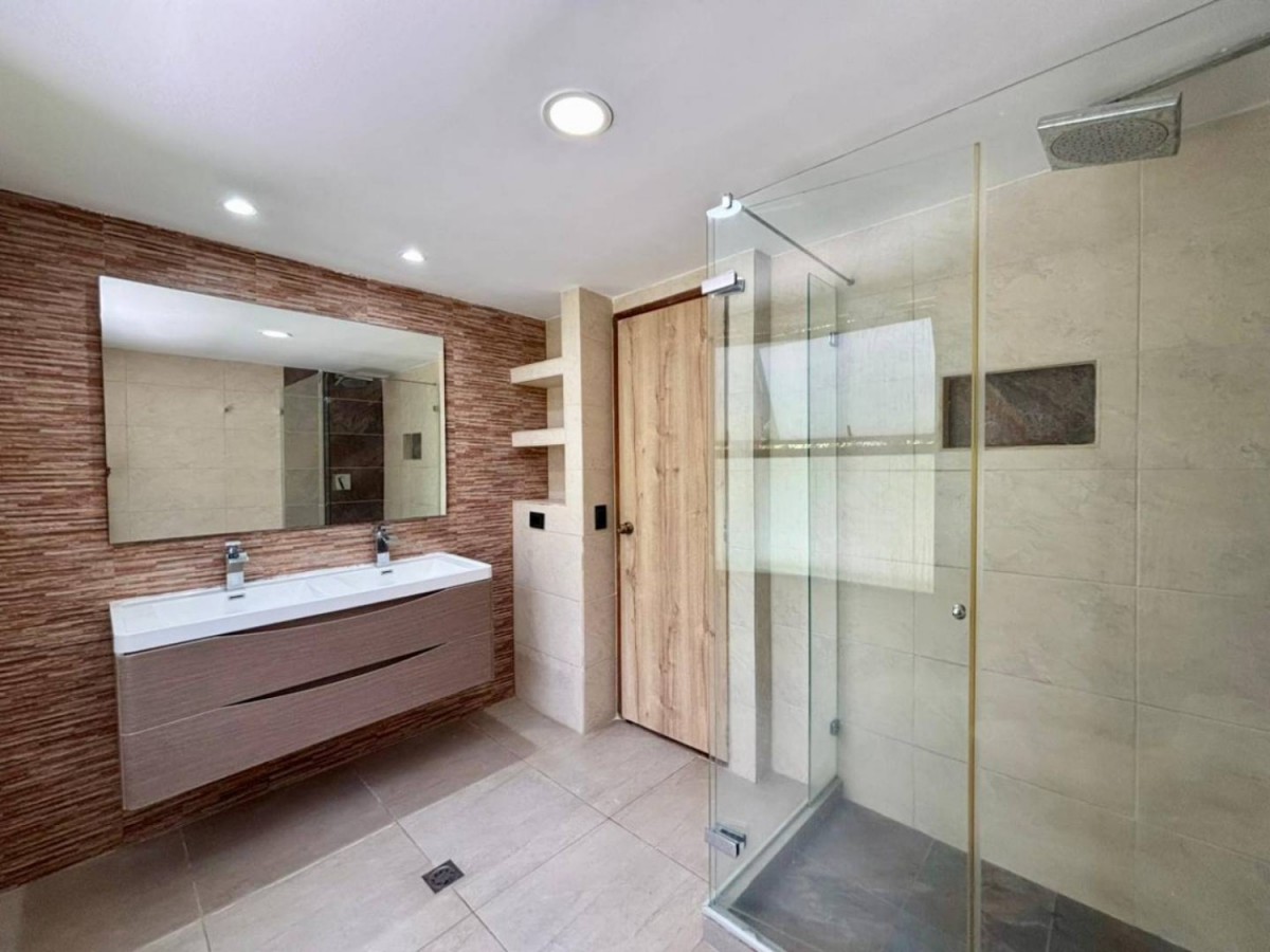 Casa en arriendo en El Poblado, Medellín · foto 20 de 24