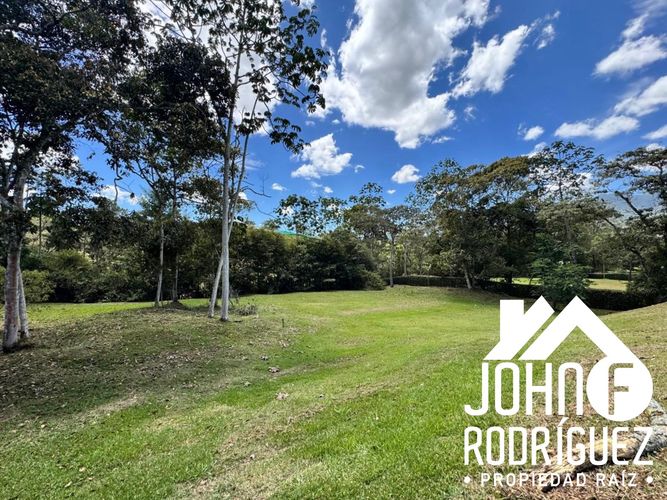Lote en venta en Guamito, La Ceja, 2326 m² · foto 3 de 9