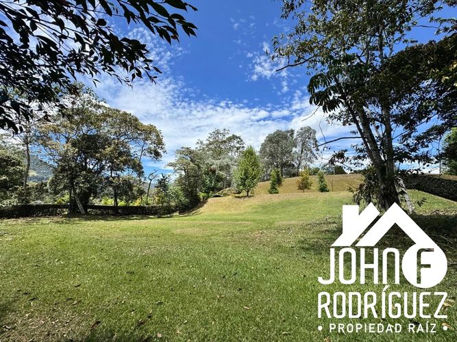 Lote en venta en Guamito, La Ceja, 2326 m² · foto 5 de 9
