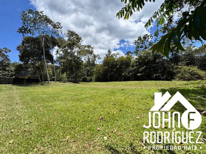 Lote en venta en Guamito, La Ceja, 2326 m² · foto 4 de 9
