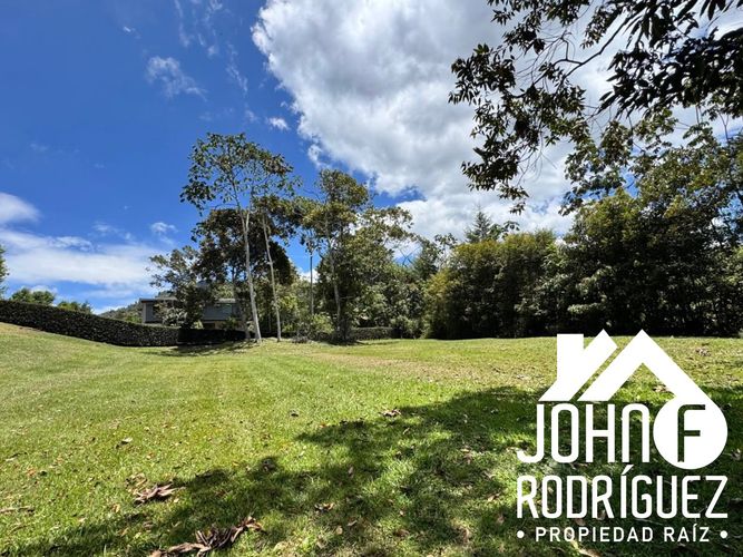 Lote en venta en Guamito, La Ceja, 2326 m² · foto 2 de 9