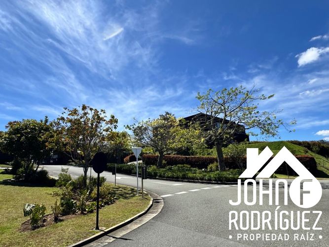 Lote en venta en Las Palmas, Envigado, 3957 m² · foto 2 de 15