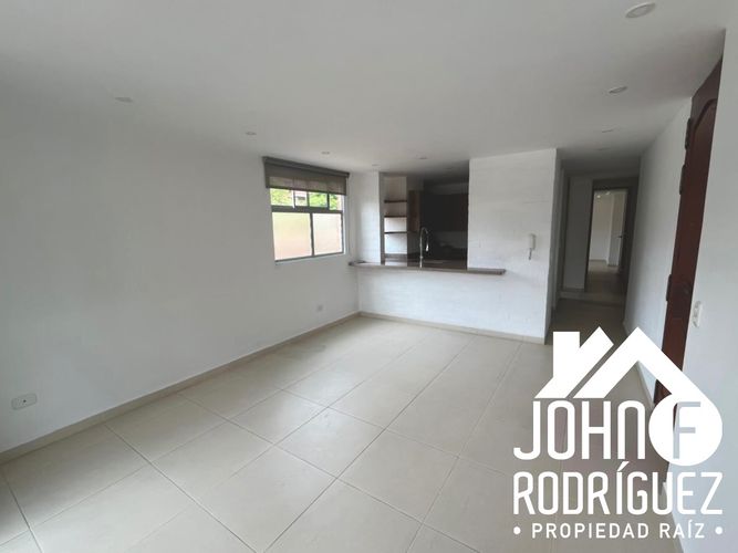 Apartamento de 2 alcobas en venta en Portal Sur, Envigado, 80 m² · foto 2 de 11