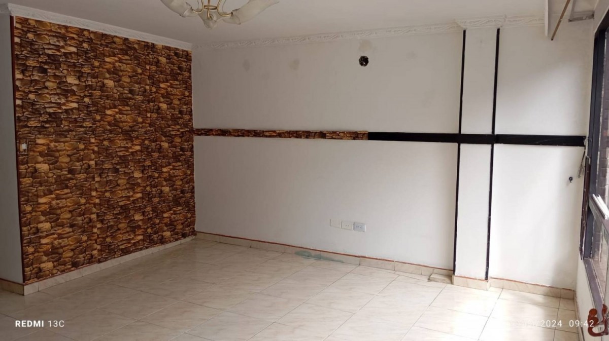 Casa en venta en Fontibon, Bogotá · foto 3 de 24
