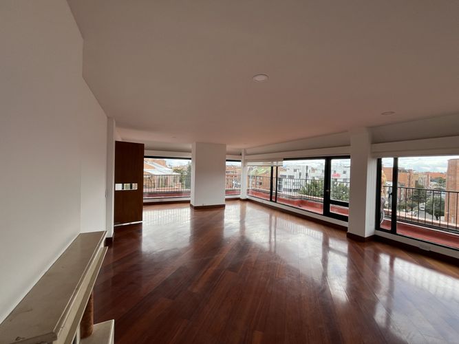 Apartamento de 3 alcobas en arriendo en Santa Barbara, Bogotá, 159 m² · foto 2 de 17