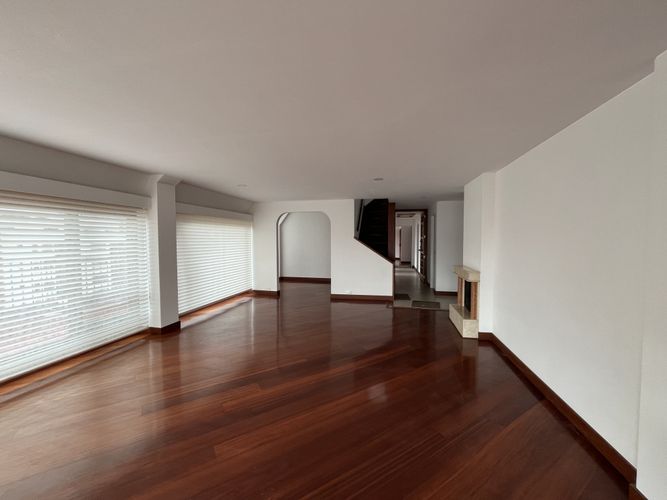Apartamento de 3 alcobas en arriendo en Santa Barbara, Bogotá, 159 m² · foto 3 de 17