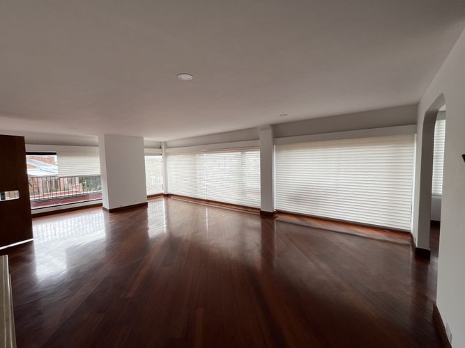 Apartamento de 3 alcobas en arriendo en Santa Barbara, Bogotá, 159 m² · foto 4 de 17