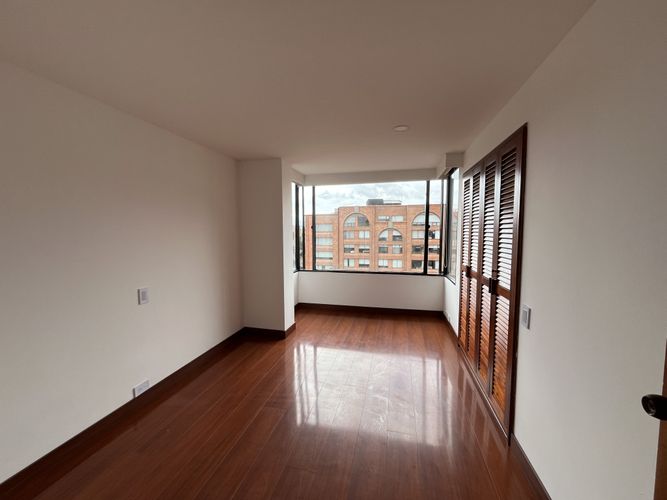 Apartamento de 3 alcobas en arriendo en Santa Barbara, Bogotá, 159 m² · foto 8 de 17