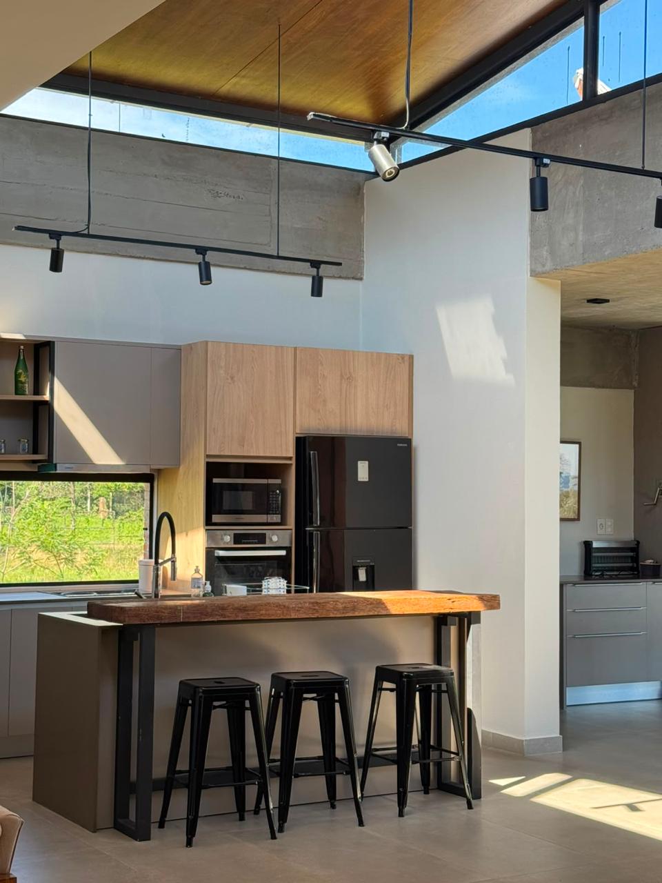 VENDO LUJOSA RESIDENCIA CON VISTA AL LAGO EN SAN BERNARDINO — foto 3