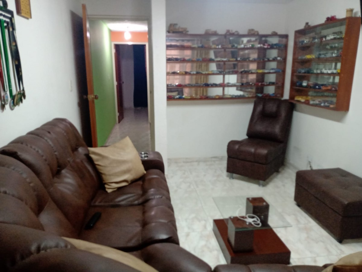 Casa en venta en Alamos, Bogotá · foto 2 de 24