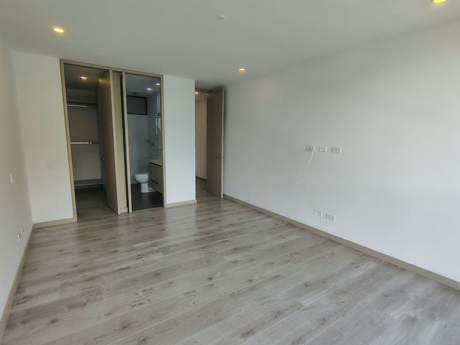 Apartamento de 2 alcobas en arriendo en El Poblado, Medellín, 103 m² · foto 11 de 15