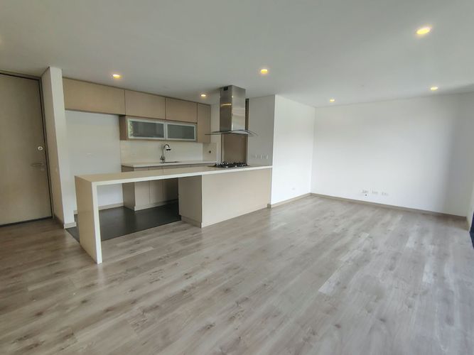 Apartamento de 2 alcobas en arriendo en El Poblado, Medellín, 103 m² · foto 3 de 15
