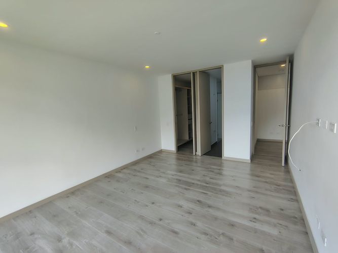 Apartamento de 2 alcobas en arriendo en El Poblado, Medellín, 103 m² · foto 9 de 15