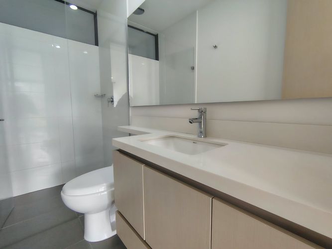 Apartamento de 2 alcobas en arriendo en El Poblado, Medellín, 103 m² · foto 14 de 15