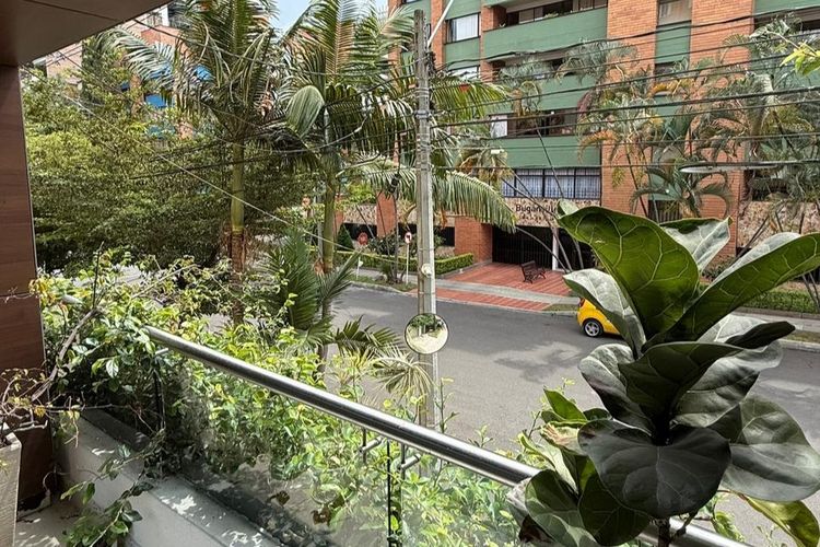 Casa de 5 alcobas en venta en Laureles, Medellín, 206 m² · foto 2 de 19