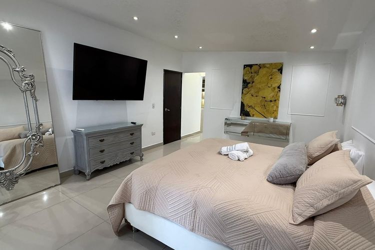 Casa de 5 alcobas en venta en Laureles, Medellín, 206 m² · foto 11 de 19