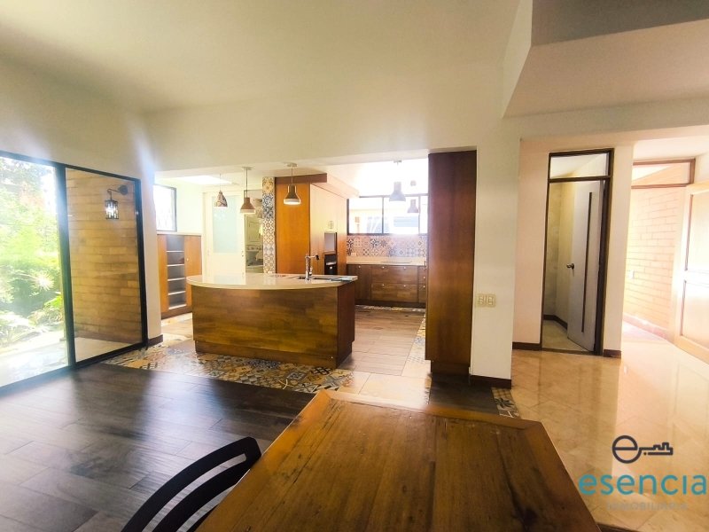 Casa en arriendo en El Poblado, Medellín · foto 2 de 21