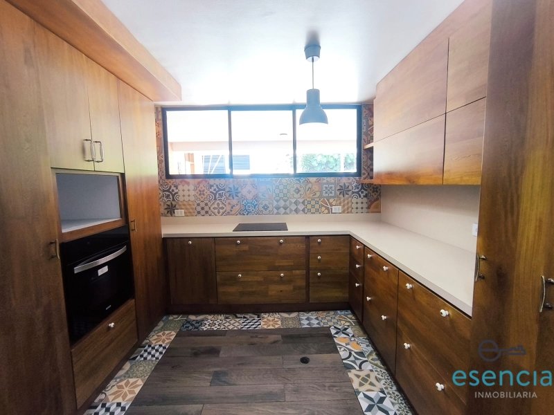 Casa en arriendo en El Poblado, Medellín · foto 3 de 21