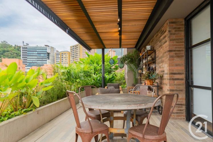 Apartamento de 2 alcobas en venta en Castropol, Medellín, 275 m² · foto 2 de 22