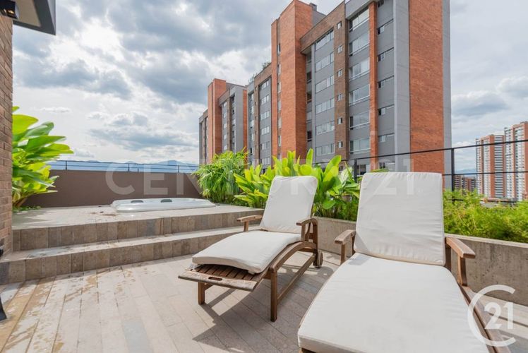 Apartamento de 2 alcobas en venta en Castropol, Medellín, 275 m² · foto 5 de 22