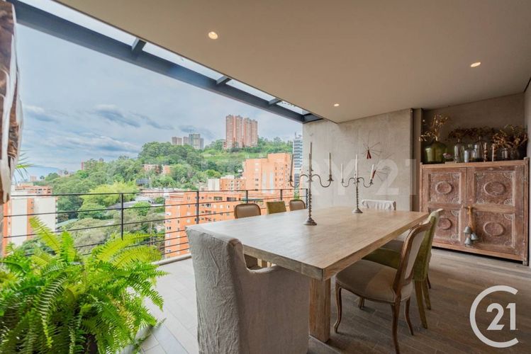 Apartamento de 2 alcobas en venta en Castropol, Medellín, 275 m² · foto 12 de 22