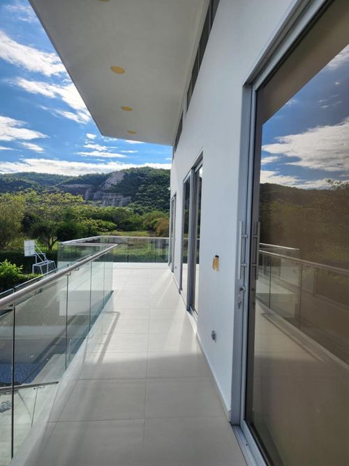 Casa de 4 alcobas en venta en Girardot, Girardot, 275 m² · foto 14 de 16