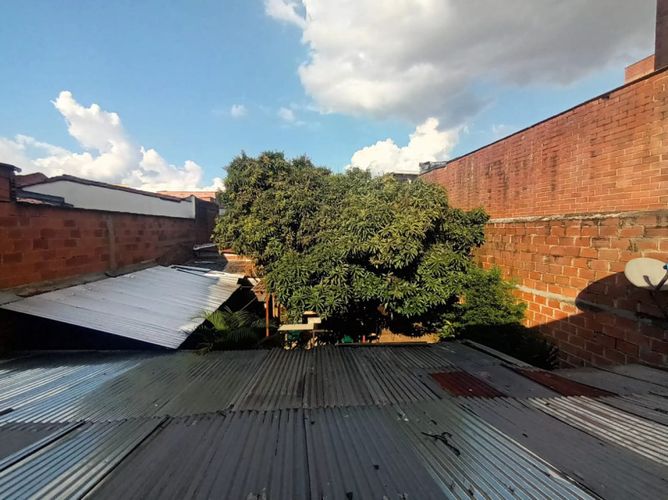 Casa de 8 alcobas en venta en San Joaquin, Medellín, 230 m² · foto 4 de 24