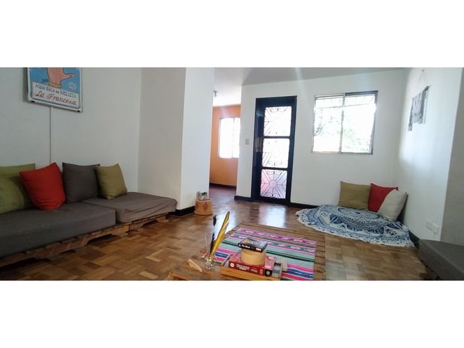 Casa de 4 alcobas en venta en Los Angeles, Medellín, 158 m² · foto 3 de 24
