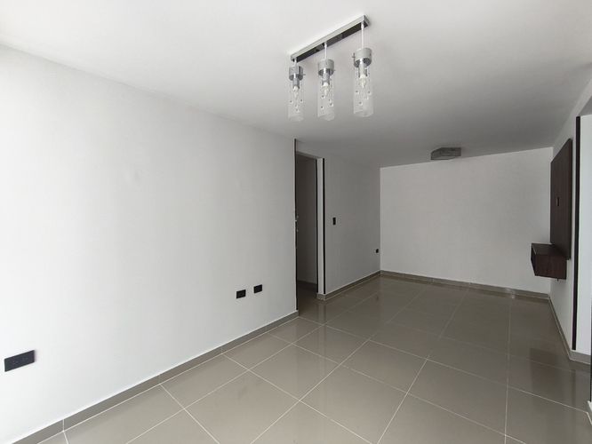 Apartamento de 3 alcobas en venta en La Floresta, Los Patios, 77 m² · foto 2 de 15