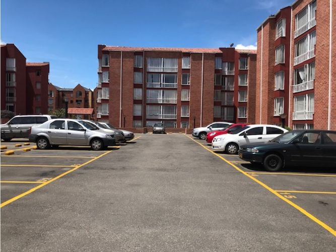 Apartamento en venta en Engativá, Bogotá, 73 m² · foto 2 de 2