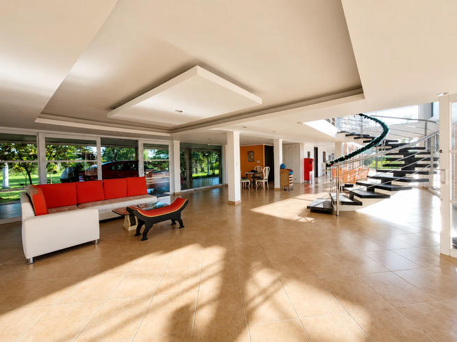 Casa de 6 alcobas en venta en Peralonso, Villavicencio, 795 m² · foto 3 de 24