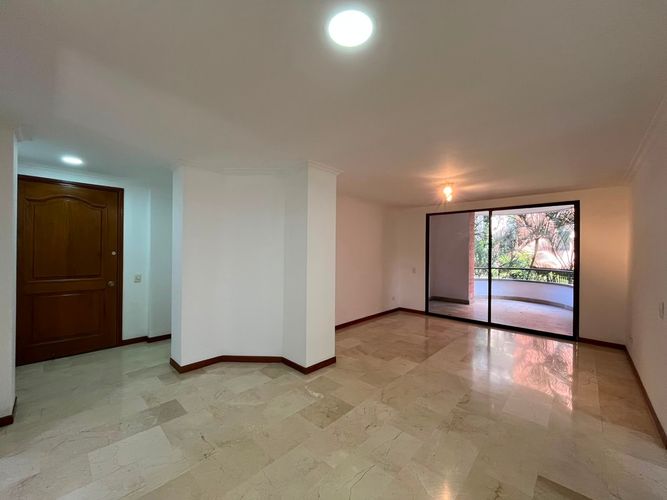 Apartamento de 2 alcobas en arriendo en El Poblado, Medellín, 92 m² · foto 2 de 20