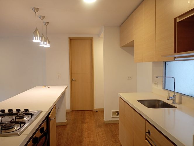 Apartamento de 3 alcobas en arriendo en El Poblado, Medellín, 130 m² · foto 7 de 19