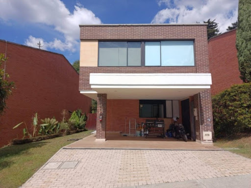 House for rent in Loma del Esmeraldal, Medellín