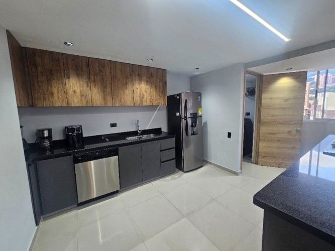 Apartamento en arriendo en Los Balsos, Medellín · foto 3 de 24