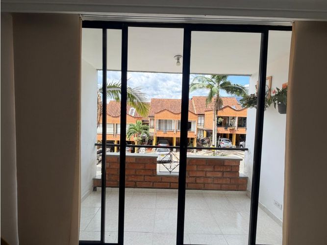 Casa de 3 alcobas en venta en El Dorado, Envigado, 130 m² · foto 2 de 16