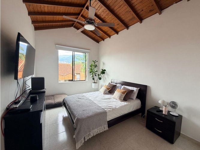 Casa de 3 alcobas en venta en El Dorado, Envigado, 130 m² · foto 13 de 16