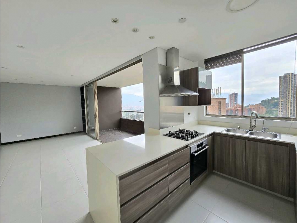 Apartamento en venta en Lalinde, Medellín · foto 2 de 9