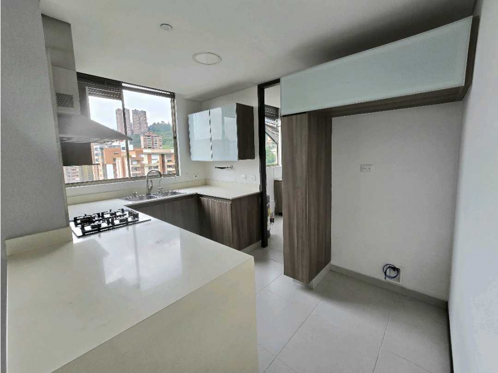 Apartamento en venta en Lalinde, Medellín · foto 3 de 9