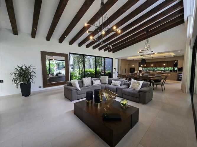 Casa de 4 alcobas en venta en Llano Grande, Rionegro, 620 m² · foto 2 de 24