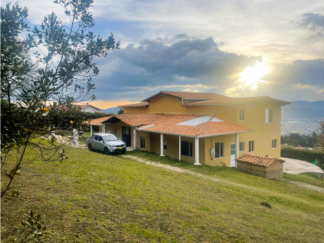 Casa de 7 alcobas en venta en Yerbabuena, Chía, 590 m² · foto 2 de 24