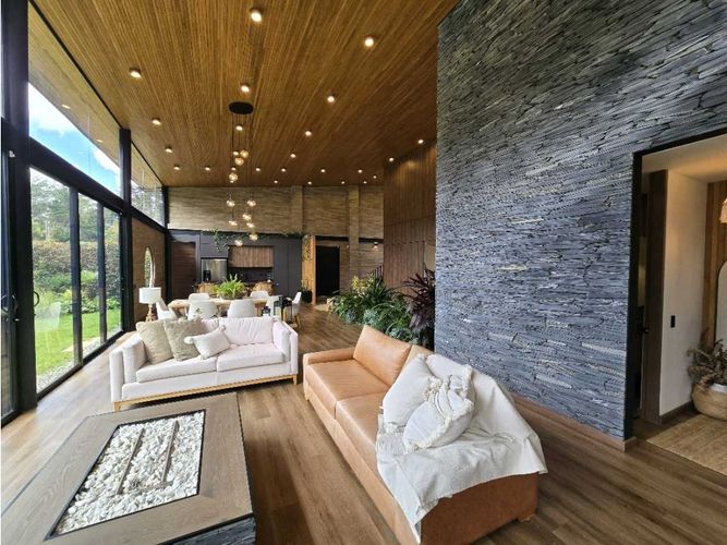 Casa de 4 alcobas en venta en Las Palmas, Envigado, 380 m² · foto 3 de 24