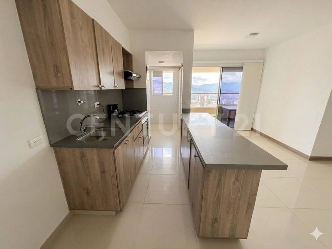 Apartamento de 3 alcobas en venta en Maria Auxiliadora, Sabaneta, 74 m² · foto 2 de 15