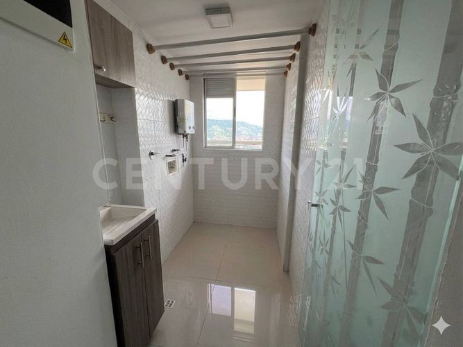 Apartamento de 3 alcobas en venta en Maria Auxiliadora, Sabaneta, 74 m² · foto 4 de 15