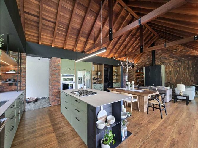 Casa de 3 alcobas en venta en Las Palmas, Envigado, 450 m² · foto 2 de 24