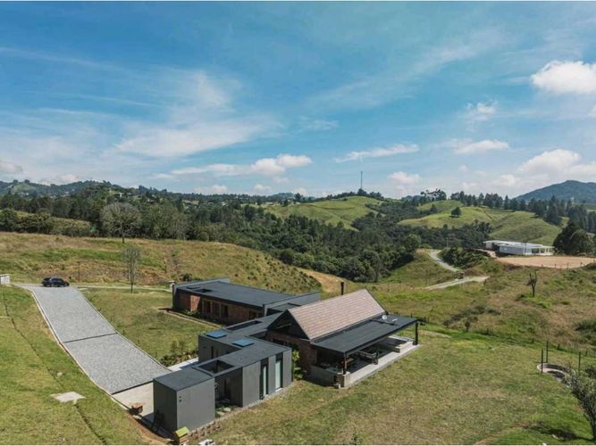 Casa de 3 alcobas en venta en Las Palmas, Envigado, 450 m² · foto 9 de 24