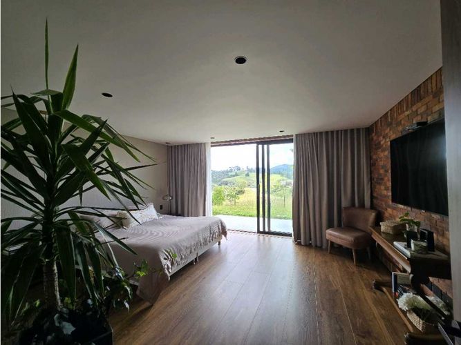 Casa de 3 alcobas en venta en Las Palmas, Envigado, 450 m² · foto 18 de 24