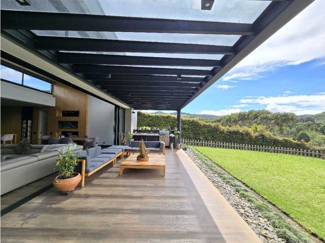 Casa de 3 alcobas en venta en Las Palmas, Envigado, 420 m² · foto 2 de 24