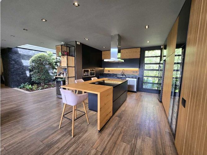 Casa de 3 alcobas en venta en Las Palmas, Envigado, 420 m² · foto 8 de 24